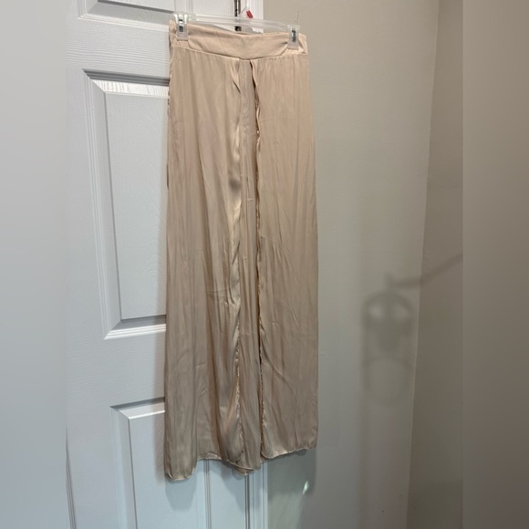 VANILLA DEL SOL Cream Wide Leg Palazzo  Pants with Elegant Flowy Design - Picture 4 of 12